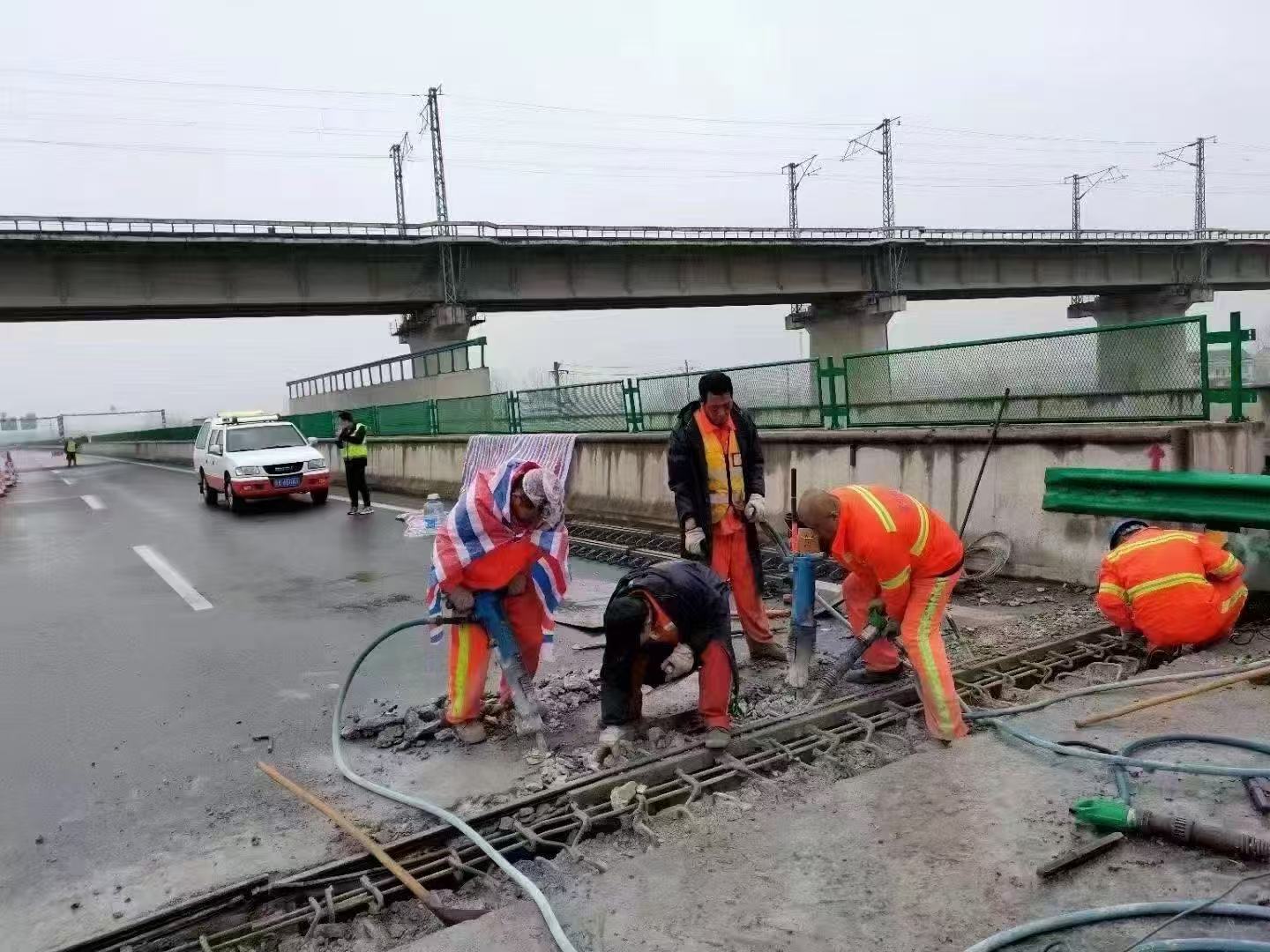 桥梁伸缩缝抢修料